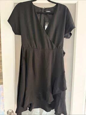 Express Black Wrap V-Neck Short Sleeve Ruffle Hem Dress